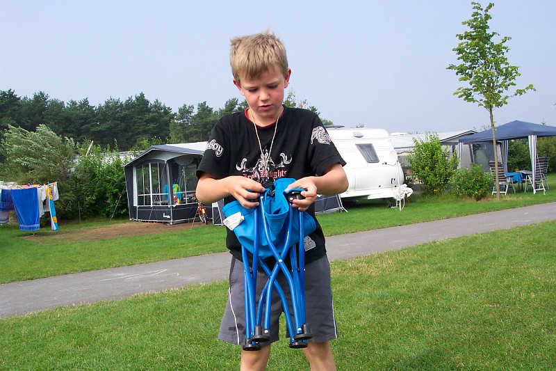 cluster 1396846.JPG - Südseecamp-Sommerland                                                             Auspacken-aufbauen---ab zum Stockbrotessen !